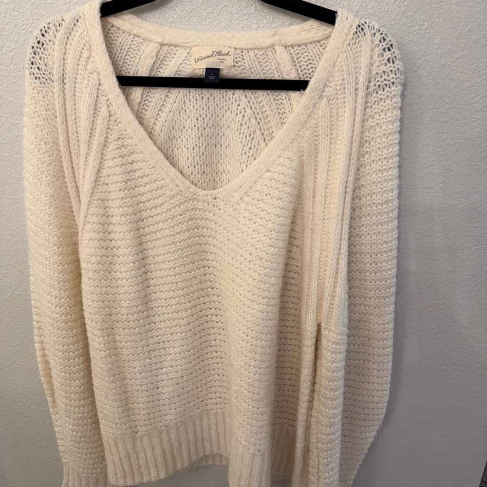 Universal Thread Ivory V-Neck Sweater